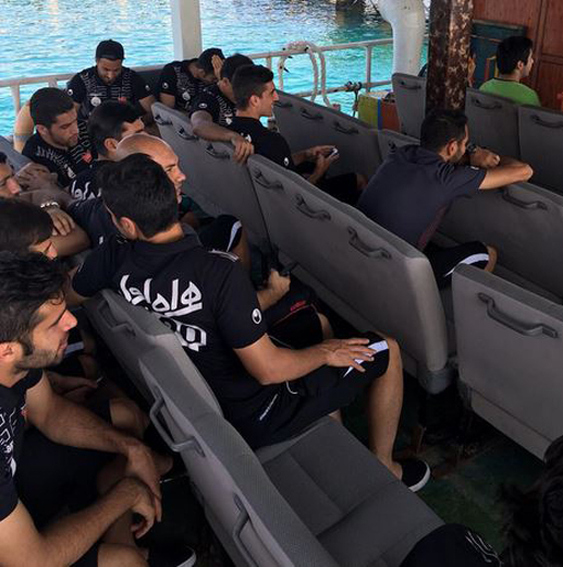 عکس/ گشت و گذار پرسپولیسی&zwnj;ها با کشتی تفریحی