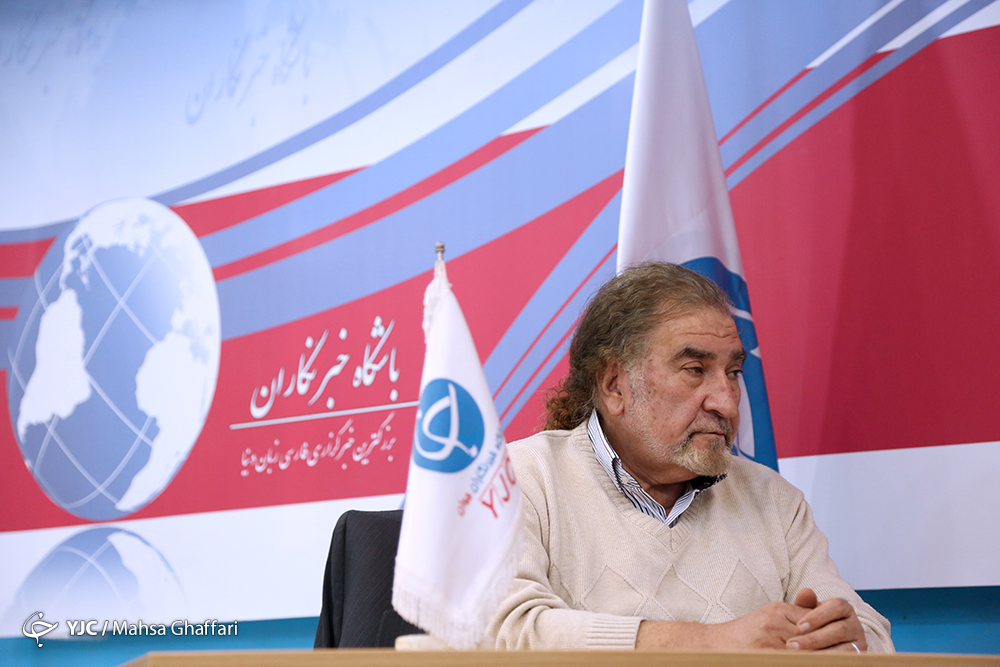وکیل مجلس باید در قدوقواره ایران امروز باشد/ سیاست داعشی برای حذف رقیب منطقی نیست/ با چادر مشکی مخالفم/ روحانی بهترین گزینه برای مذاکرات بود/ مشایی دیگر در سیاست دخالت نمی&lrm;کند/ احمدی&lrm;نژاد یک دولت است