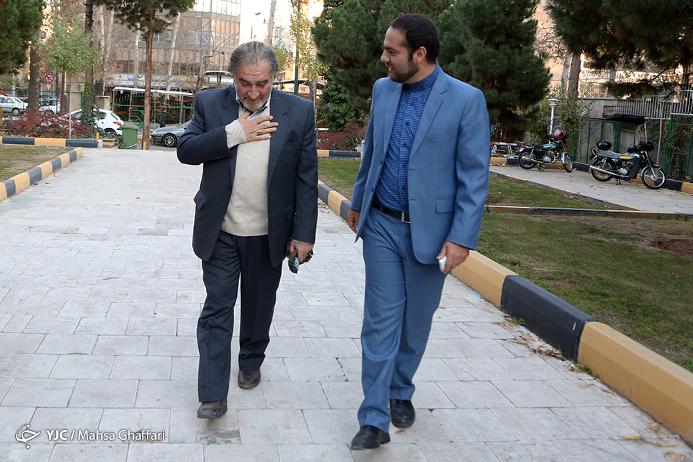 وکیل مجلس باید در قدوقواره ایران امروز باشد/ سیاست داعشی برای حذف رقیب منطقی نیست/ با چادر مشکی مخالفم/ روحانی بهترین گزینه برای مذاکرات بود/ مشایی دیگر در سیاست دخالت نمی&lrm;کند/ احمدی&lrm;نژاد یک دولت است