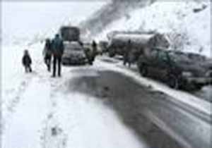 بارش برف درجاده های کوهستانی لرستان