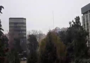 برف پاییزی چهره آلوده تهران را سفید کرد+ فیلم