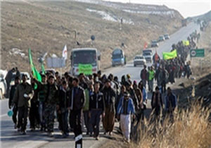 زائران پیاده حرم مطهر رضوی توسط خیرین بیمه حوادث می شوند