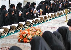 بانوان طلبه در جشنواره سراسری قرآن کریم با یکدیگر به رقابت می‌پردازند