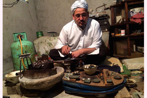 امام جماعتی که پنج نسل ساخت زیورآلات را دنبال می کند
