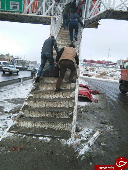 وقتی عبور از پل عابر پیاده خطرناک&zwnj;تر است + تصاویر