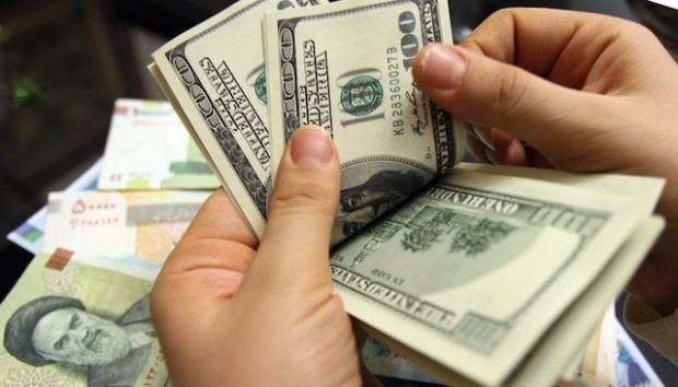 عملیات ویژه پلیس تهران در خیابان فردوسی/ 50 قاچاقچی ارز دستگیر شدند