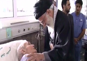 عیادت رهبر معظم انقلاب از پدر یکی از خانواده شهدا + فیلم