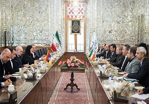 لاریجانی: تا جایی که می‌توانیم از نفوذ و گسترش تروریسم جلوگیری می‌کنیم