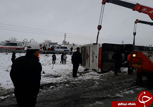 واژگونی اتوبوس در جاده همدان _  تهران + تصاویر