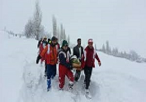 نجات جان مادر باردار در میان برف و کولاک