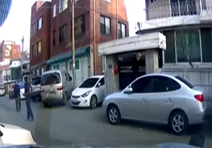 لحظه انفجار خودرو بمب گذاری شده در بغداد + فیلم