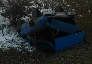 نیسانی که از پل سقوط کرد + فیلم