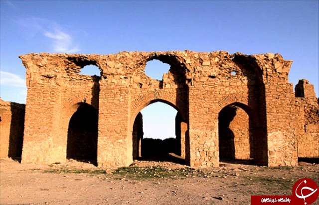 تبدیل قلعه تاریخی قمرود به آغل گوسفندان