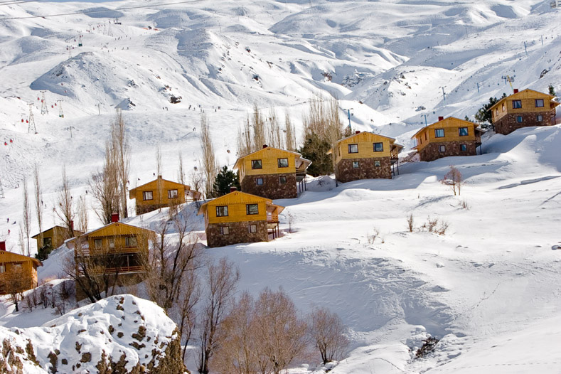 گزارش اکونومیست: اسکی در پیست&zwnj;های ایران، تجربه&zwnj;ای جدید و ارزان&zwnj; برای جهانگردان خارجی+ تصاویر