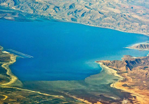 مرگ دردناک یک دریاچه + فیلم