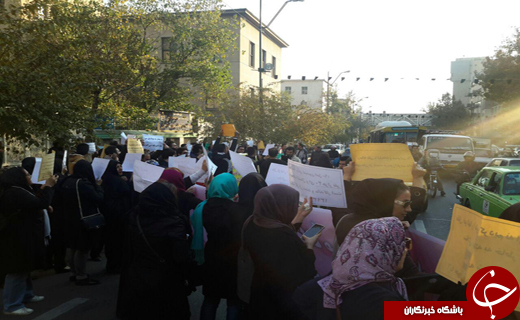 سهامداران پدیده در مقابل کاخ دادگستری تهران + فیلم و عکس