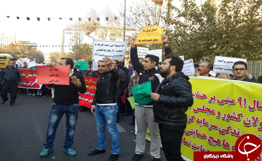 سهامداران پدیده در مقابل کاخ دادگستری تهران + فیلم و عکس