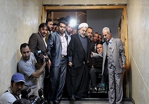 رئیس جمهور در ستاد انتخابات کشور حضور یافت