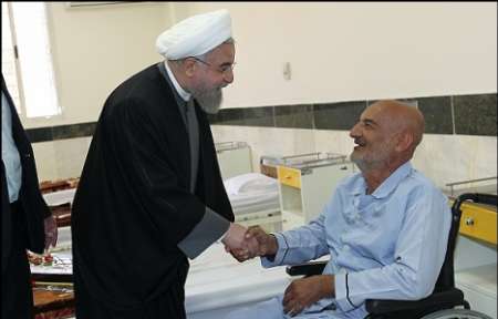 روحانی به دیدار جانبازان رفت