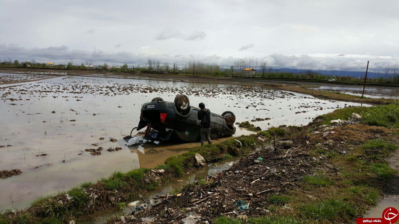 واژگونی خودروی تندر 90 در جاده رشت به شفت + تصاویر