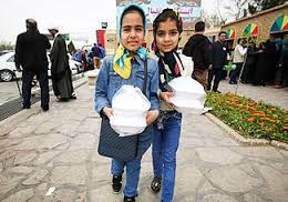 پذیرایی از زائران با اقلام غذایی متبرک حرم مطهر رضوی