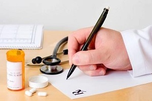 نسخه نویسی بدون معاینه بیمار اصولی نیست