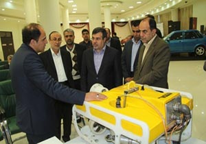 بازدید استاندار از مرکز تحقیقات و رشد دانشگاه ازاد اسلامی