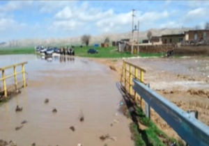 طغیان رودخانه، مسیر ارتباطی روستای گردنگاه قوچمی را مسدود کرد + فیلم