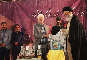 رونمایی از کتاب«لبخند بادگیرها»در یزد