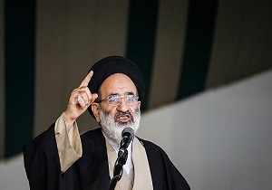 هدف از تحریم‌های اقتصادی دشمن جداکردن مردم از نظام است