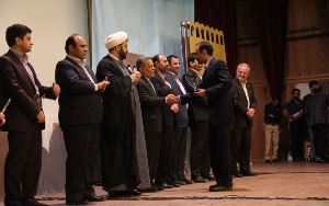 استاندار يزد گفت: افرادی که آگاهانه یا ناآگاهانه بر طبل اختلاف می‌کوبند از عوامل دشمن به‌حساب می‌آیند