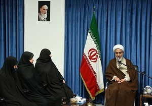 دیدار بانوان شاغل  با نماینده ولی فقیه در استان