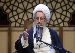 آیت‌الله مکارم‌شیرازی: دشمن با تمام قوا علیه نظام و مذهب به میدان آمده است