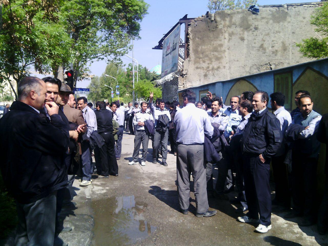 اعتراض کارکنان شرکت سامان سیرمشهد برای دریافت مطالبات