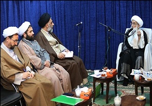 دیدار آیت الله نوری همدانی با هیأت رئیسه مجمع نمایندگان طلاب و فضلای حوزه