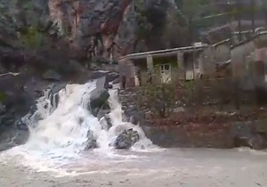 آبشاری خروشان در نگین کردستان + فیلم