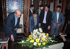 ادای احترام وزیر ورزش و جوانان به مقام سومین شهید محراب