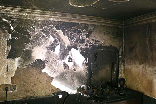 کودک بازی گوش مشهدی خانه را به آتش کشید