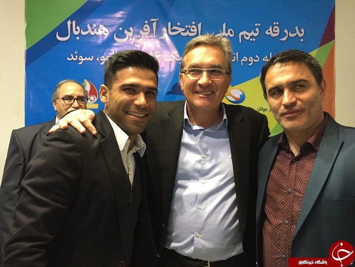 اجنبی متعصب یا حرفه ای با سیاست