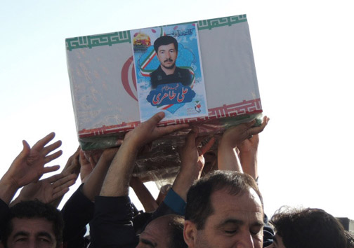پیکر پاک شهید مدافع حرم وارد فرودگاه شهرکرد شد + تصاویر