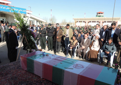پیکر پاک شهید مدافع حرم وارد فرودگاه شهرکرد شد + تصاویر