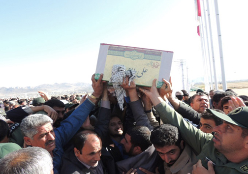 پیکر پاک شهید مدافع حرم وارد فرودگاه شهرکرد شد + تصاویر