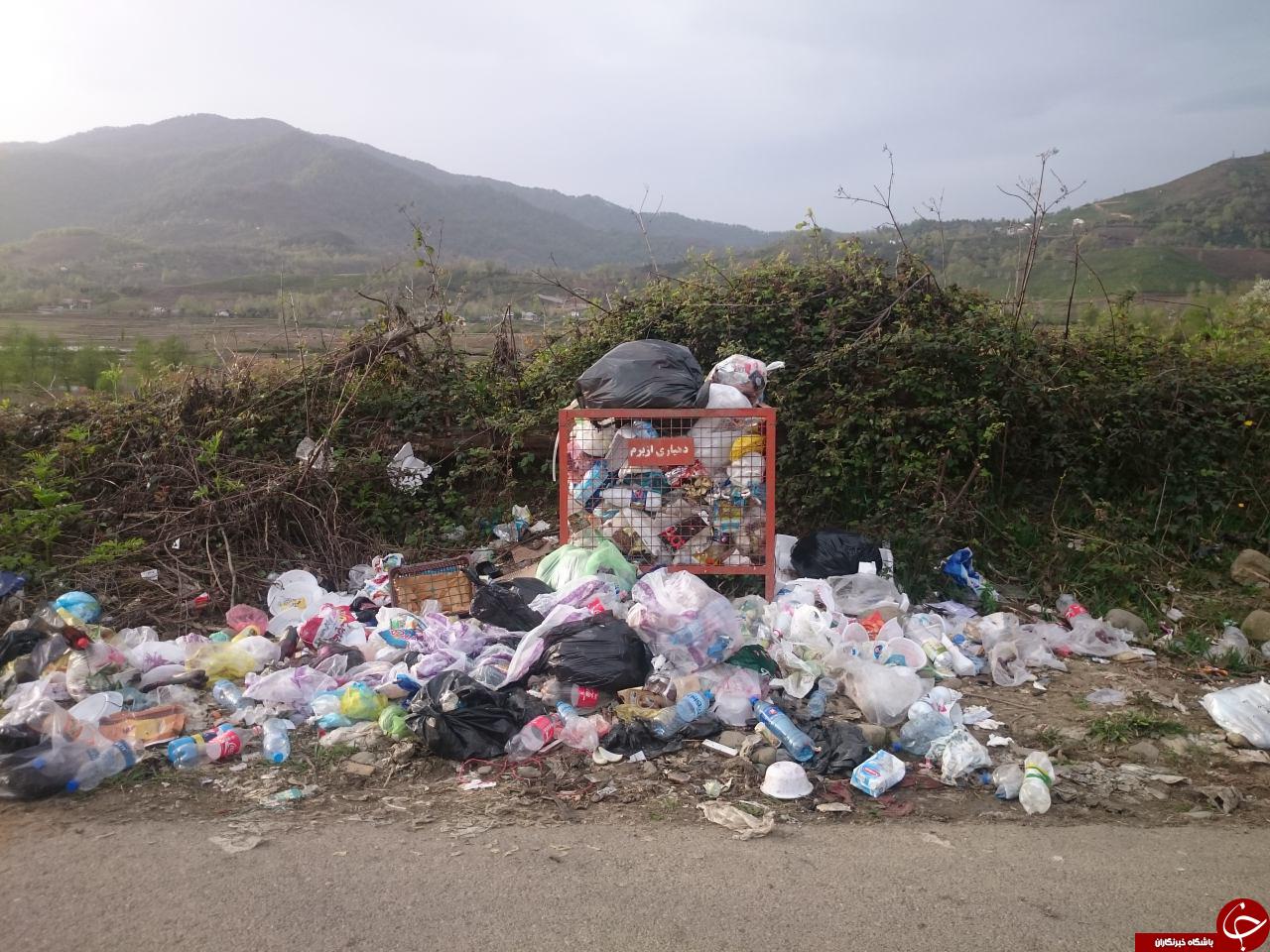 زباله&zwnj;های رها شده در روستای ازبرم + تصاویر