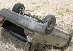نجات جان دو مسافرگرفتار درخودروی واژگون شده