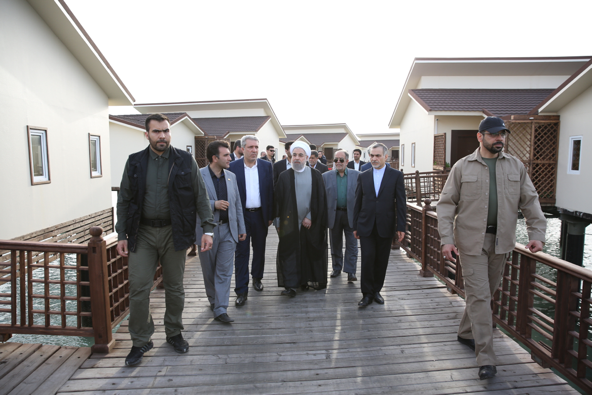 بازدید روحانی از طرح اصلاح و بهسازی نوار ساحلی غرب جزیره کیش و هتل ترنج