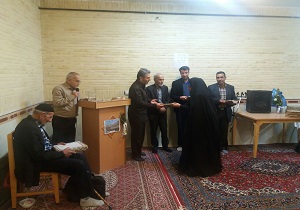 تجلیل ازشاعر بسیجی استان تجلیل ازشاعر بسیجی استان