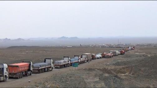 سرگردانی کامیون ها در بازارچه ماهیرود +تصاویر