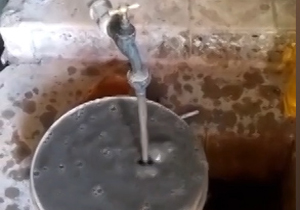 آب شرب شهر کوت عبدالله با بو و طعم فاضلاب + فیلم