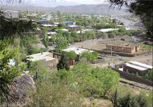 گراغان روستایی با درختان بنه ، بادام کوهی و اورس