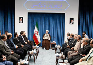 دیدار هنرمندان با نماینده ولی‌فقیه در استان
